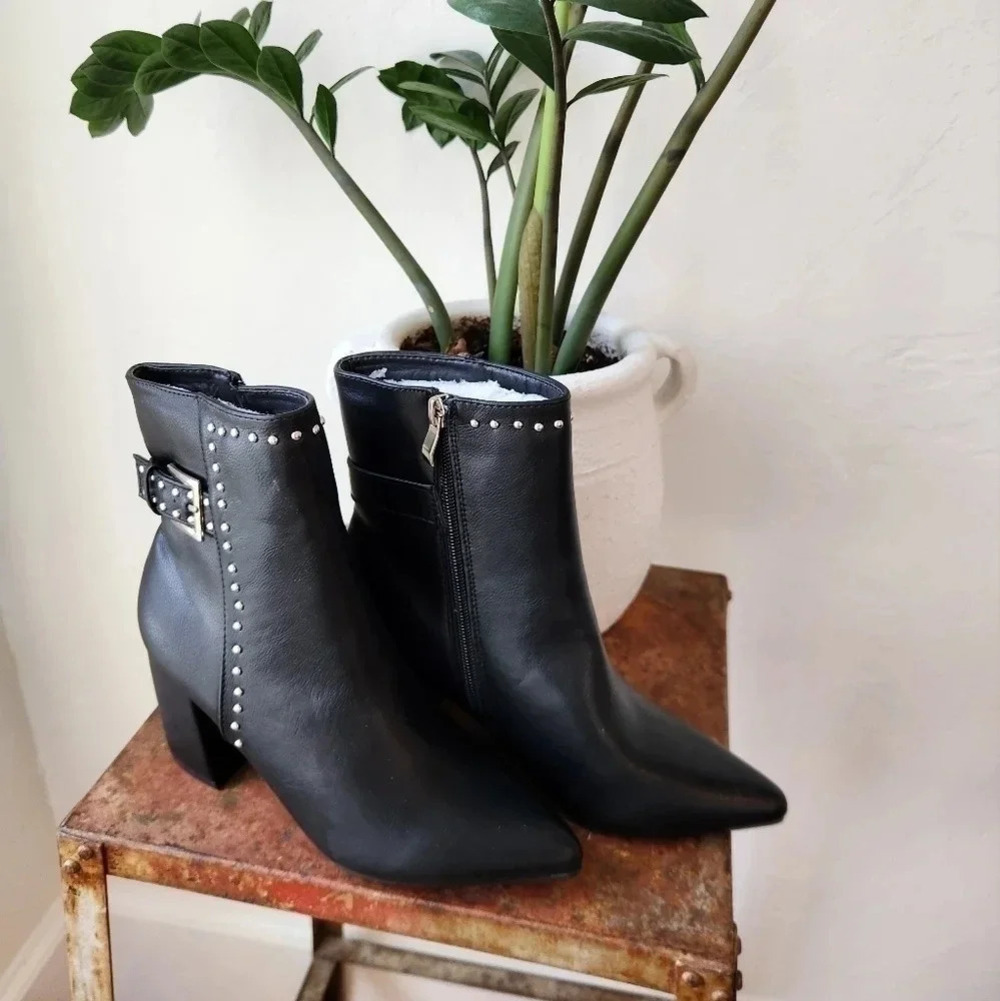 NWOT || OLIVIA + KATE ||  Rachel black, block booties, heels, vegan, size 6